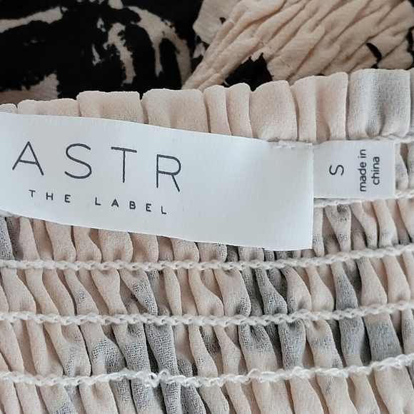 ASTR The Label Florian Square Neck Puff Sleeve Top S - Picture 7 of 9